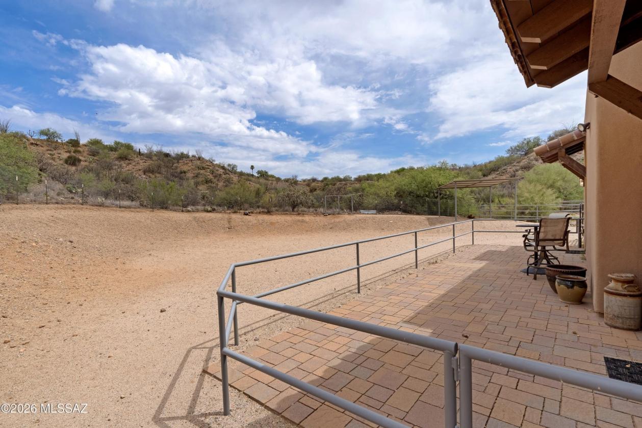 Private Ranch Estate with Stables - photo 10