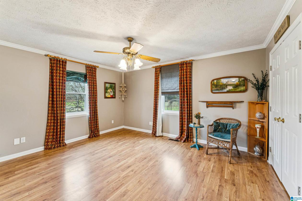 Equestrian Farm with Fantastic Mountain Views - photo 17