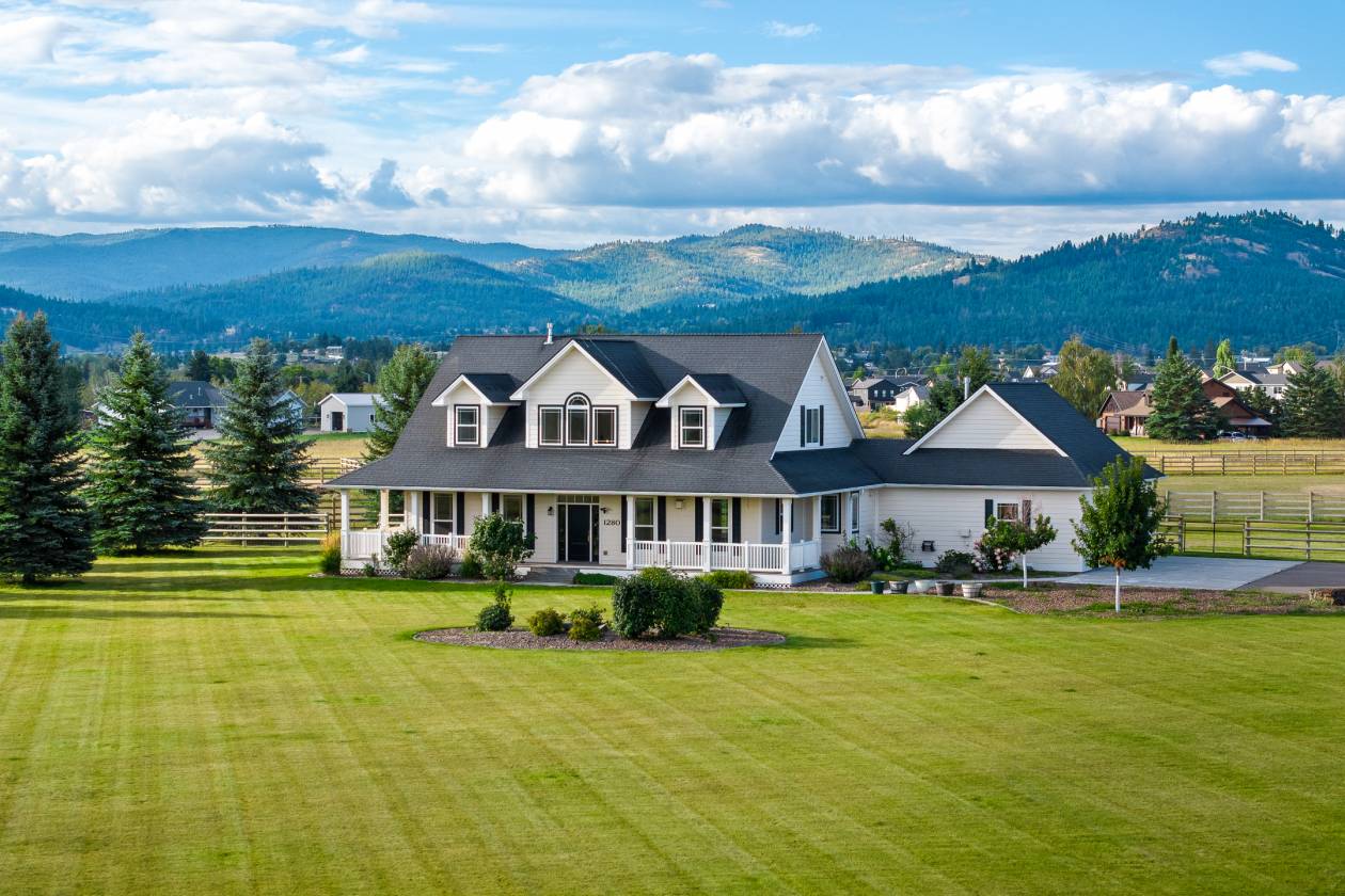 Epitome of Equestrian Luxury in the Heart of NW MT - photo 3