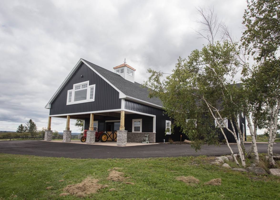 Horse Estate with 60+ Acres & Views Fox... Falmouth, Hants