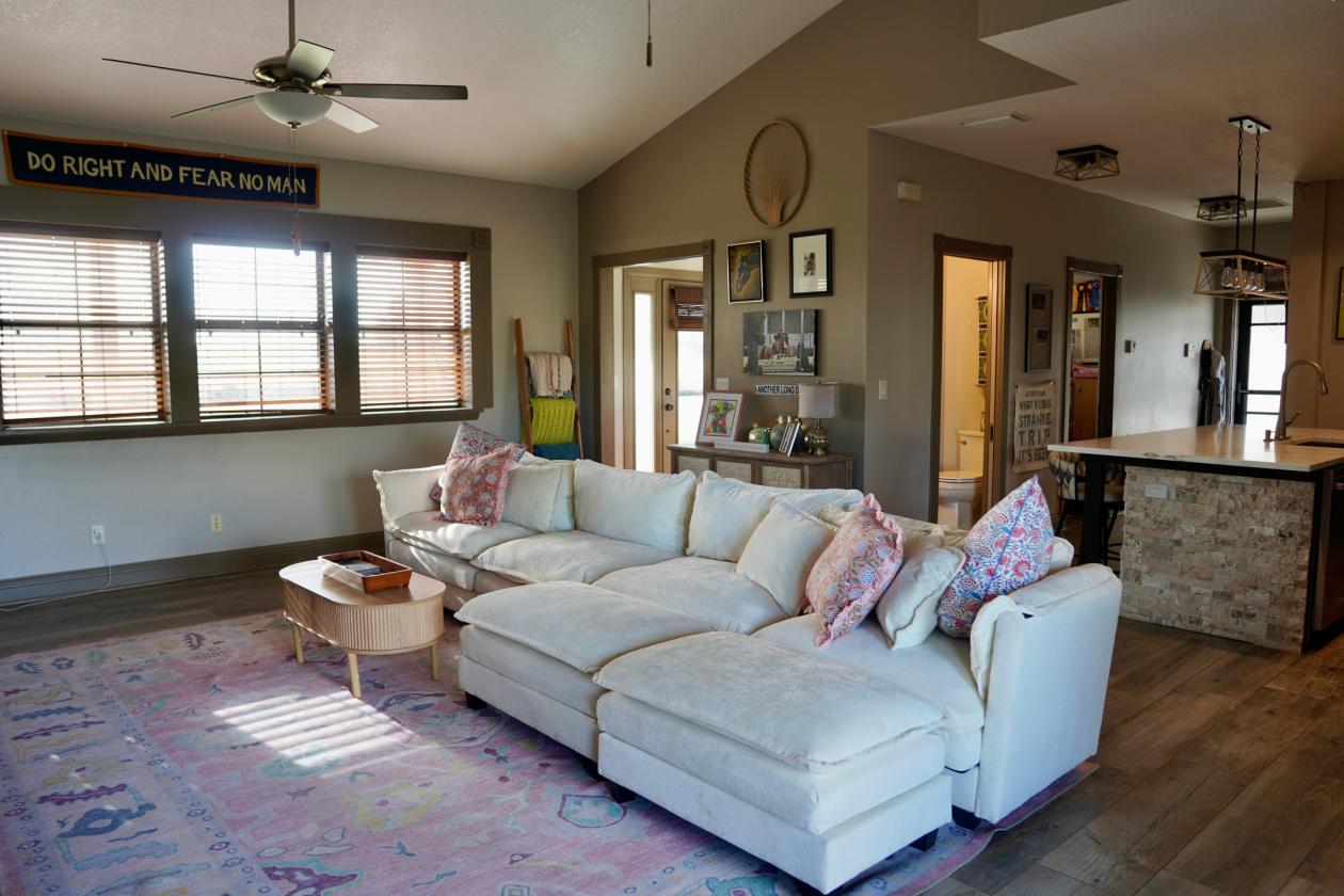 A picture-perfect equestrian estate - photo 8