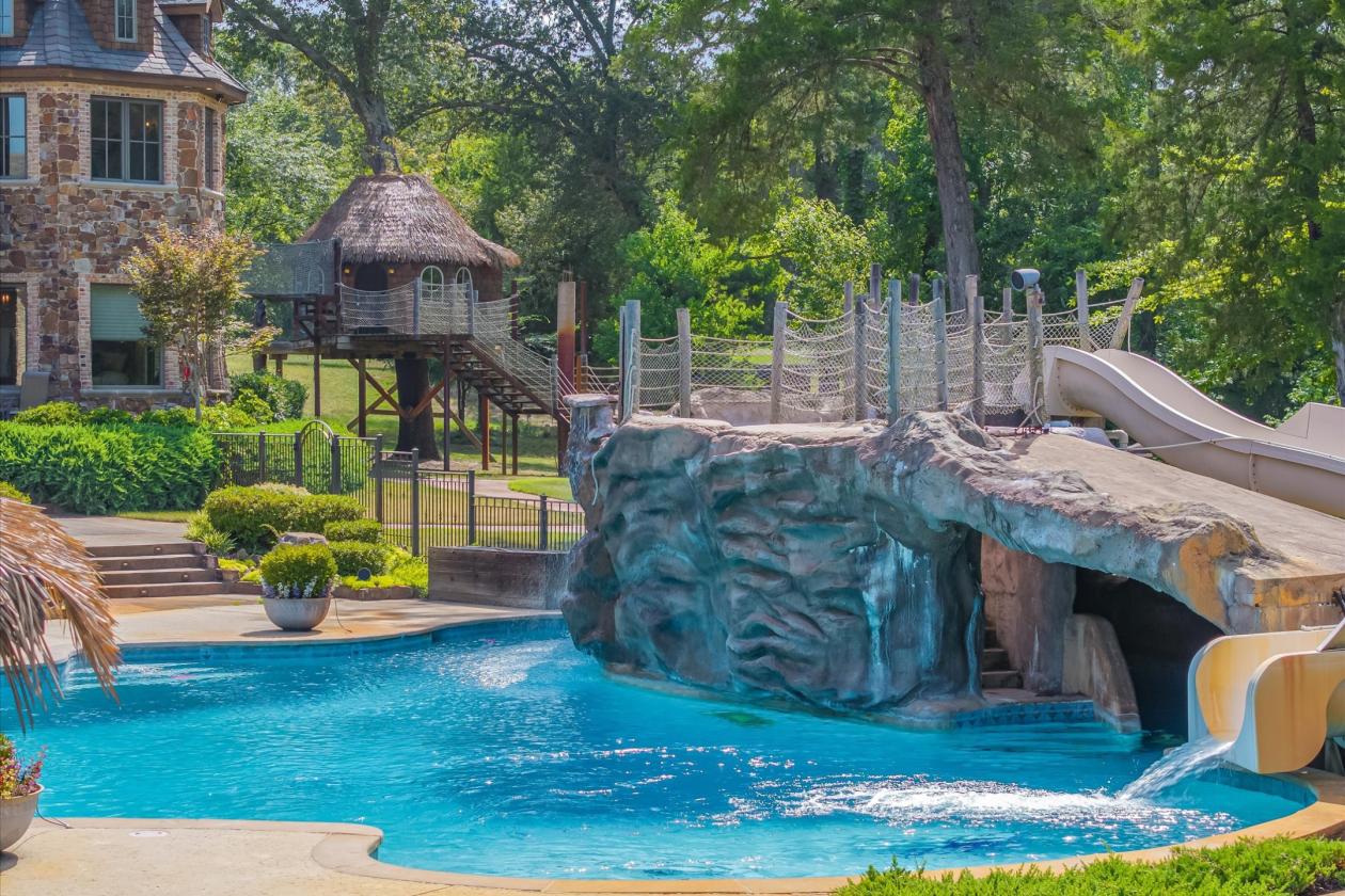ONE OF THE FINEST ESTATE COMPOUNDS - photo 8
