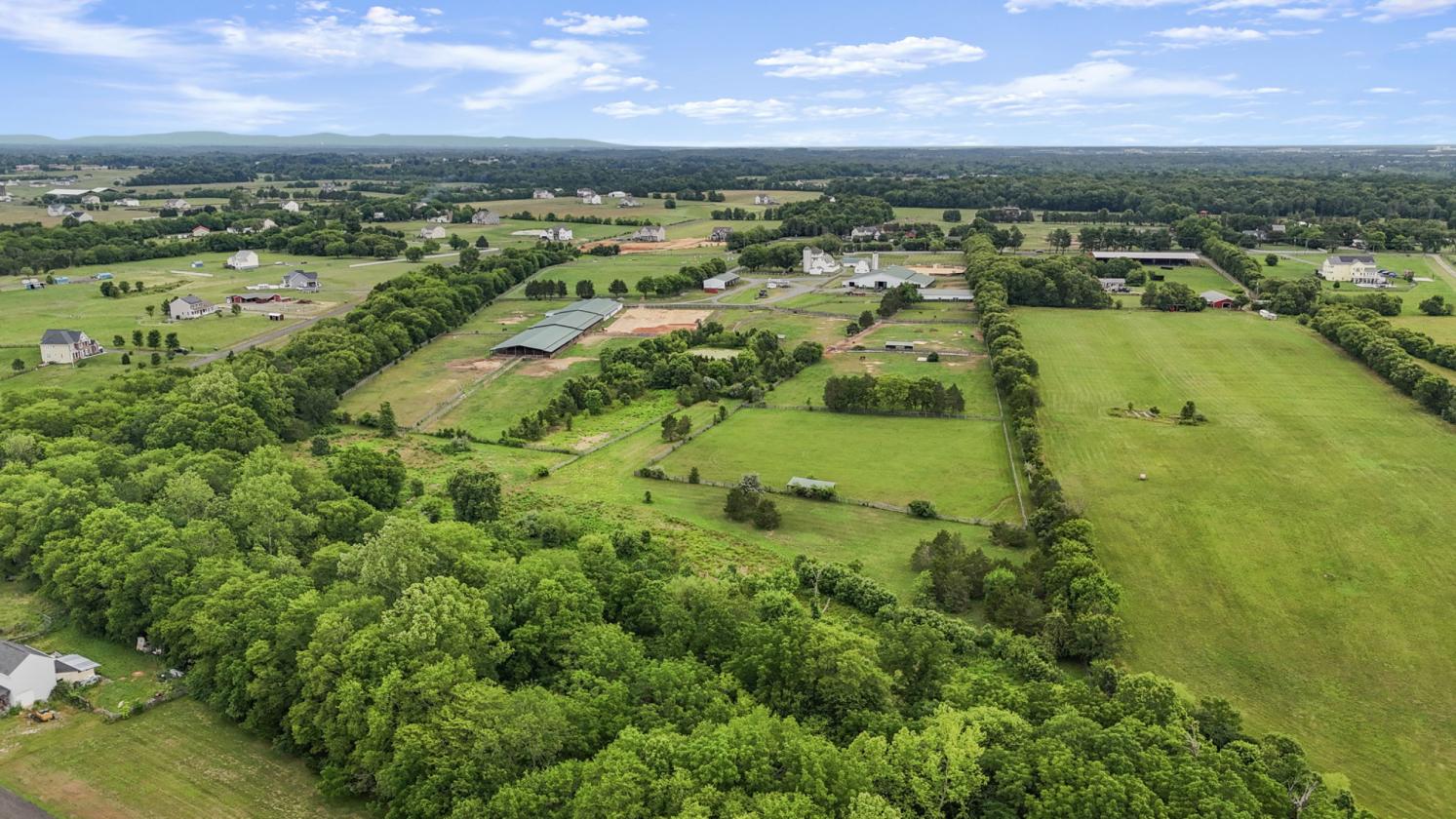 57 Stalls Indoor Arena ~Outdoor Arena ~25 Acres - photo 24