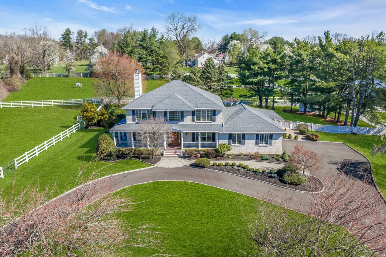 Remarkable Equestrian Estate on 6 Acres - photo 8