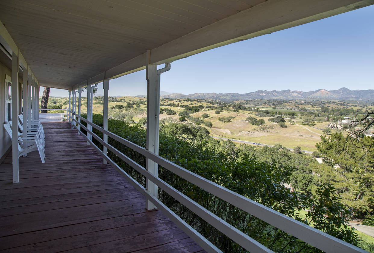 Equestrian facility with stunning panoramic views and vineyard