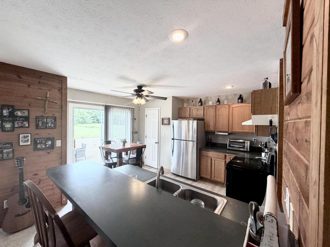Beautiful Home on 15 Acres!! - photo 14
