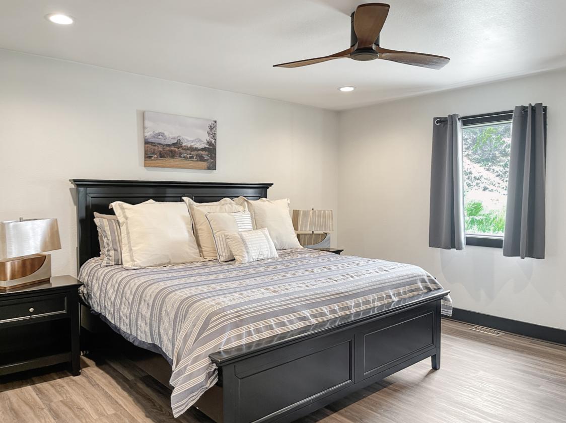 Show Stopper! 3 Home Luxury Horse Property - photo 5