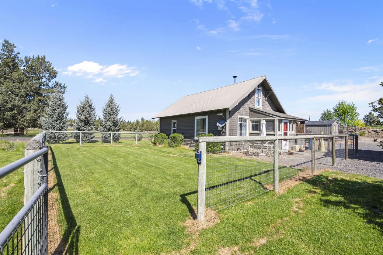 Contemporary NE Bend Horse Property - photo 25
