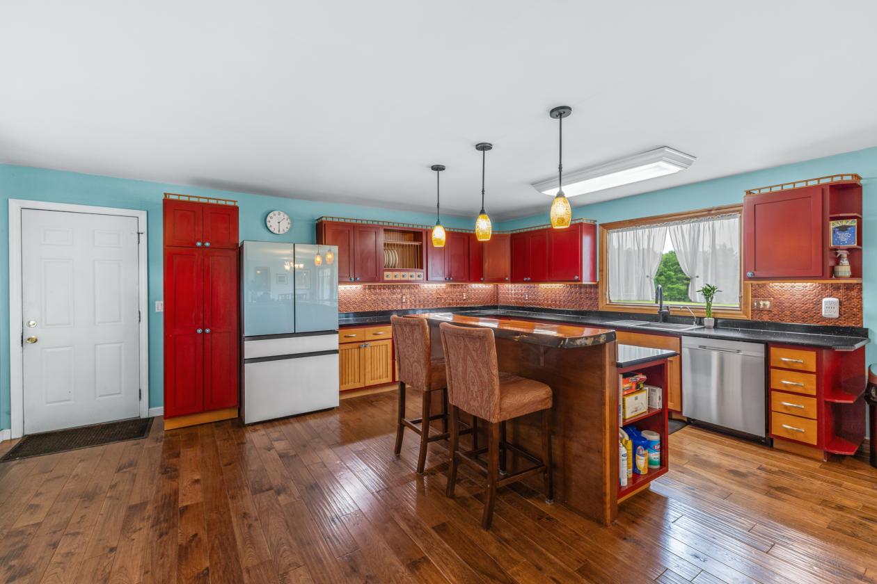 Lakefront Home with 2 stalls & a Tack Room - photo 7