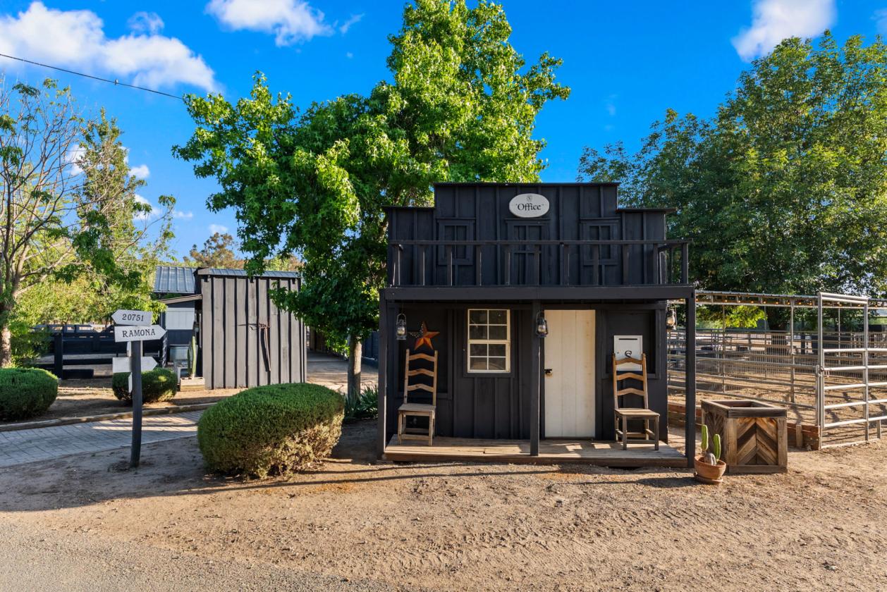 Beautiful 8.02-acre equestrian property - photo 28