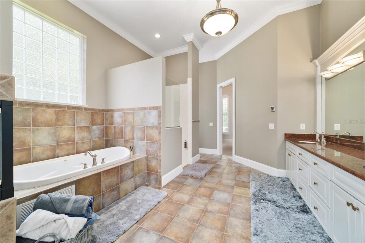 Modern Estate in Country Club Farms - photo 17