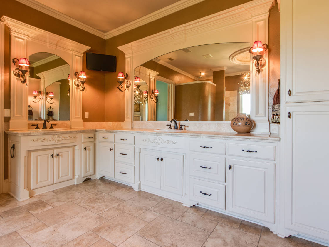 Luxury equestrian estate for sale with dressage arena and barn Heath