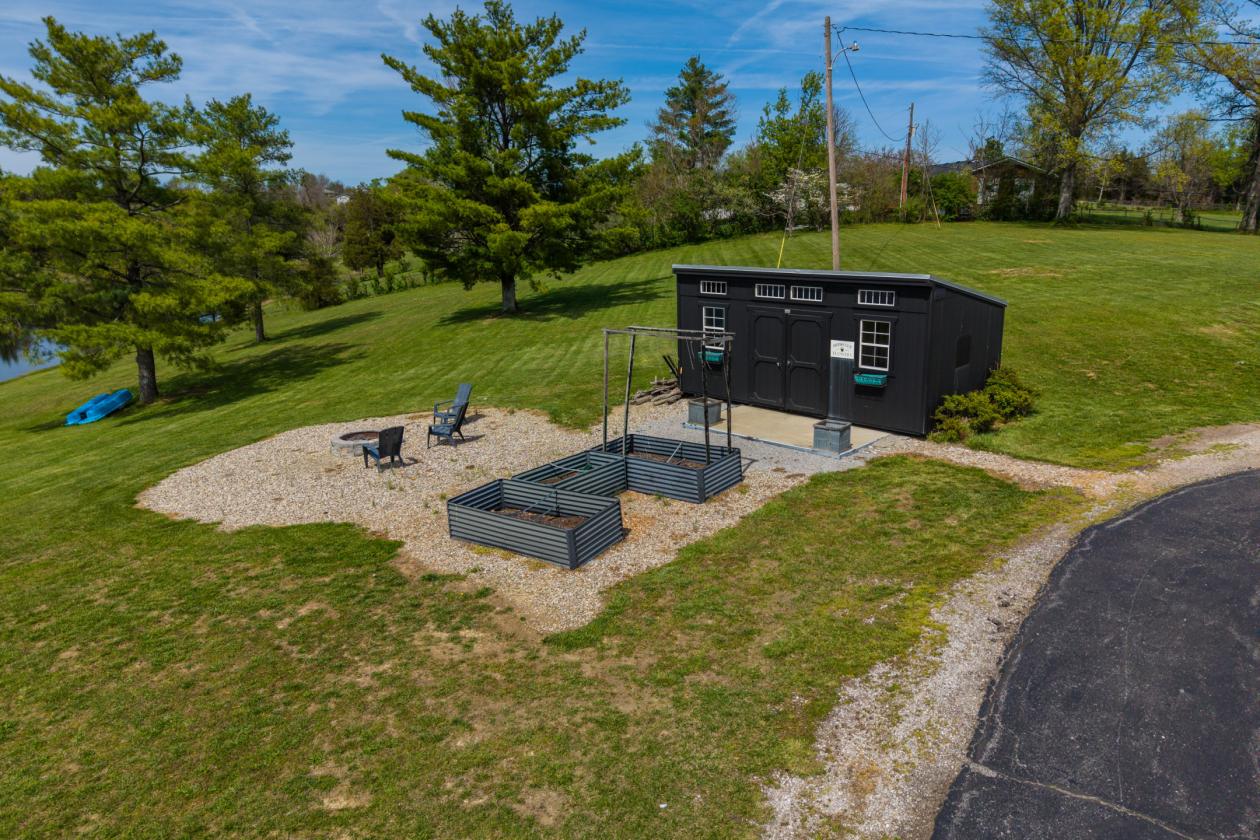 Full Remodeled Home w/6.6 Acres, 1 Mi from Bypass - photo 25