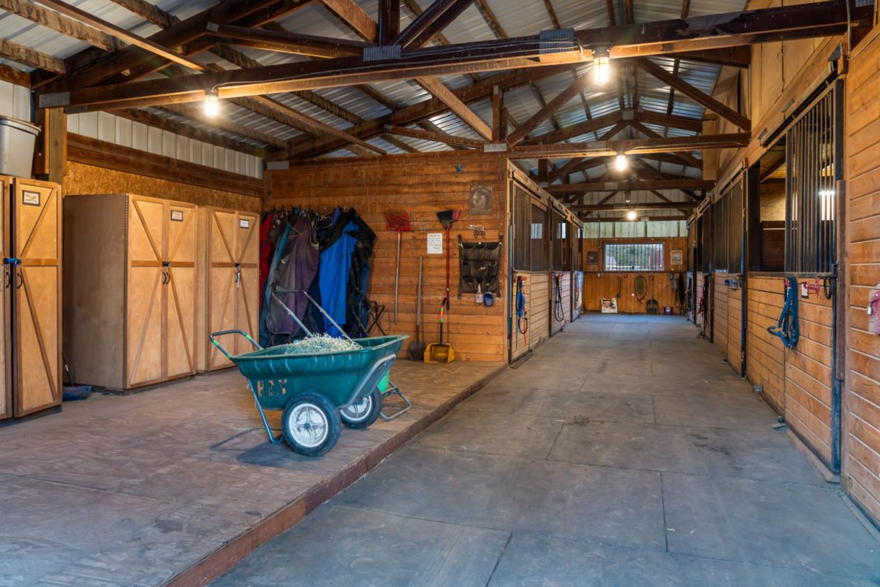 Spectacular Horse Facility near Sisters - photo 10