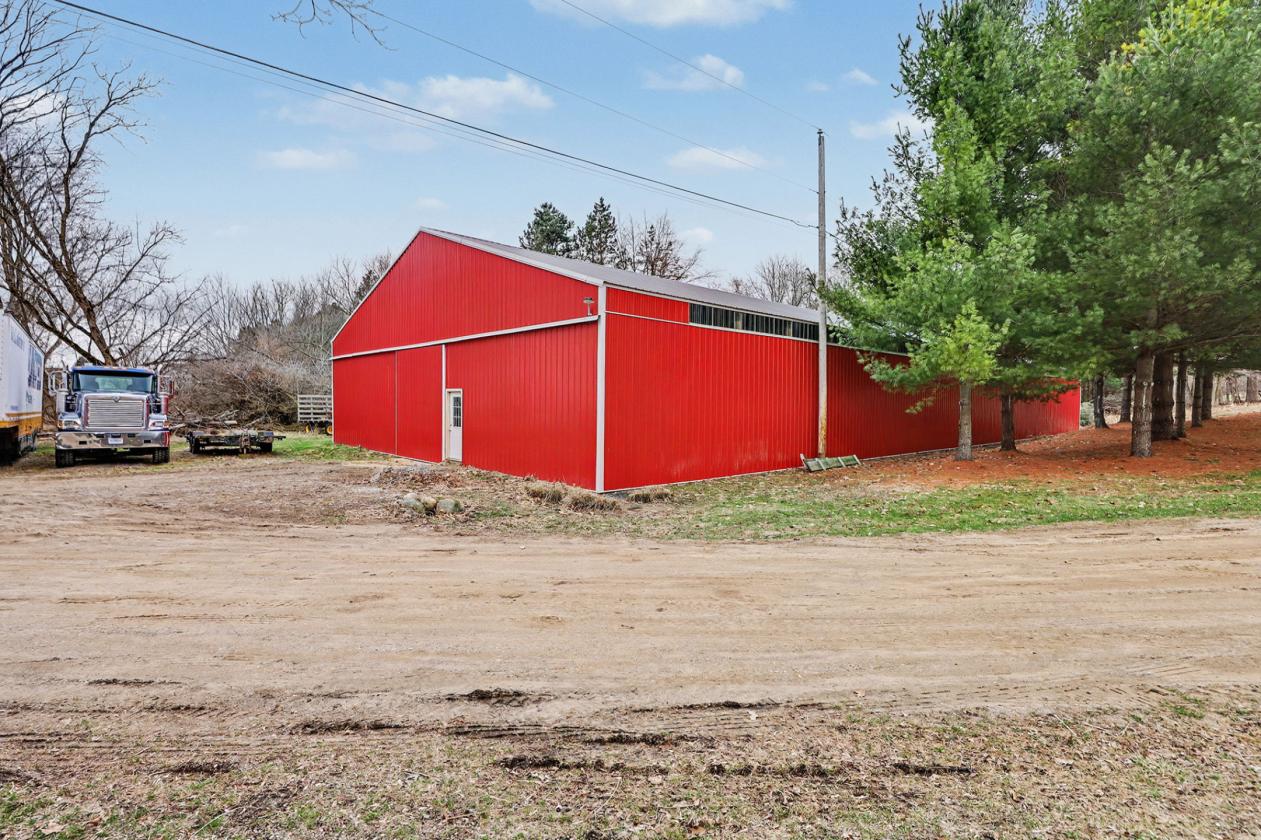 HUGE PRICE DROP - Indoor Arena + Secluded Home - photo 6