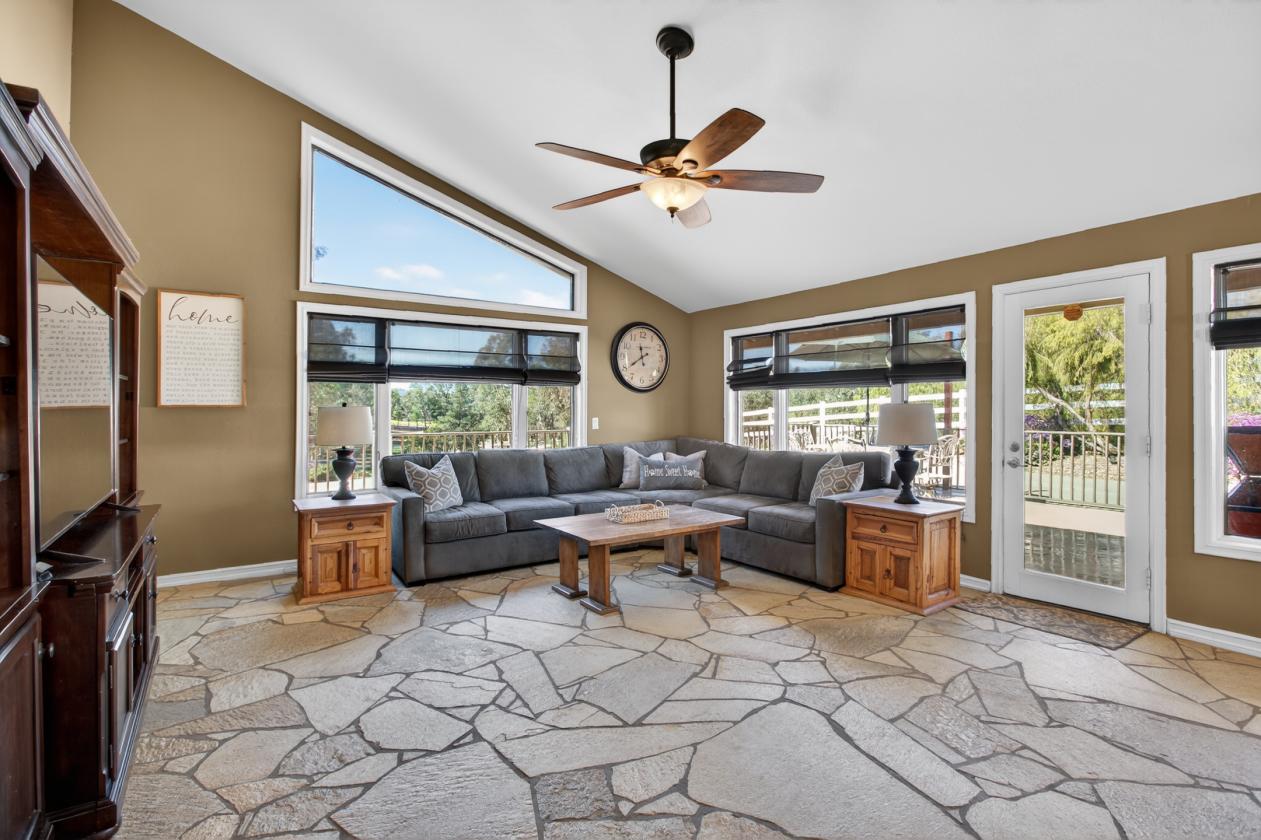 Private Sanctuary in La Cresta Equestrian Community - photo 15
