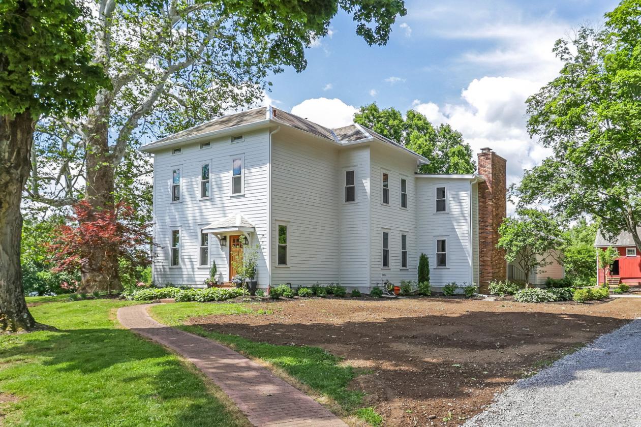 Restored 1885 Italianate Farmhouse on 7 Acres - photo 1
