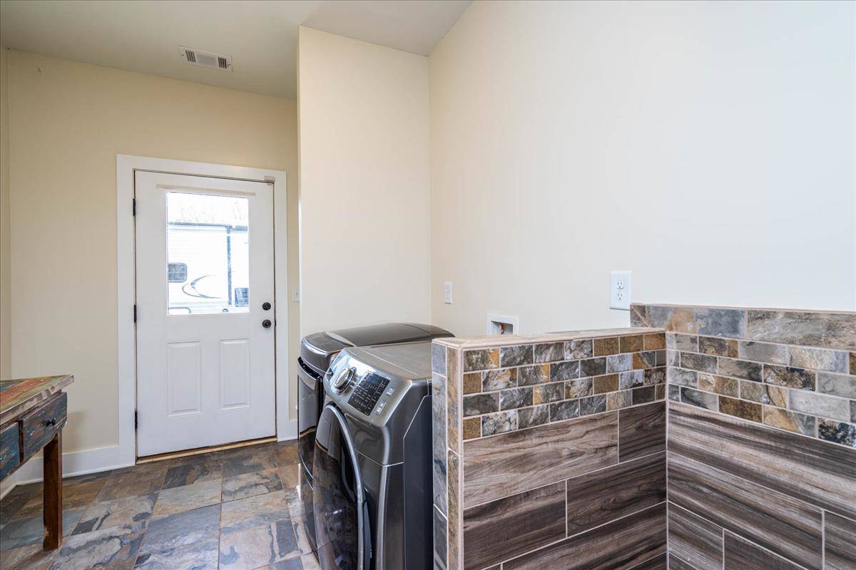 Luxury craftsman ranch located in a first class equestrian community