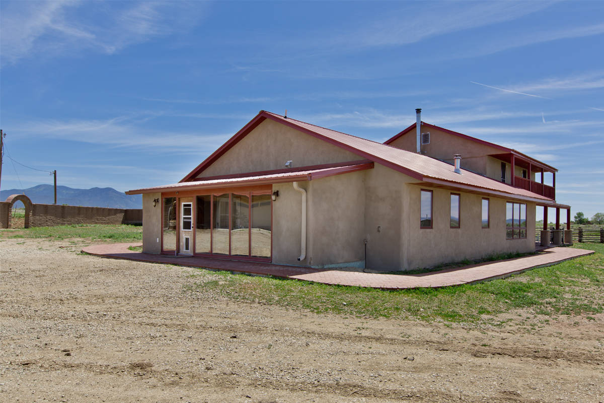 Rare Equestrian Ranch in the Taos Valley with Water Rights Taos, Taos