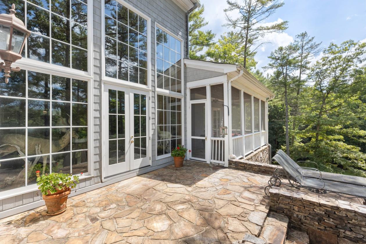 Luxury Equestrian Estate Bordering National Forest - photo 18