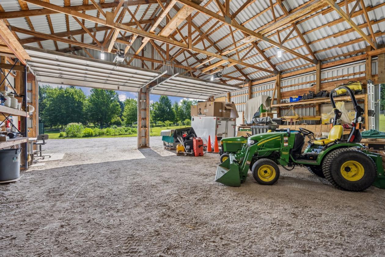 4.69 ACRES WITH LUXURY & PRIVACY - photo 19