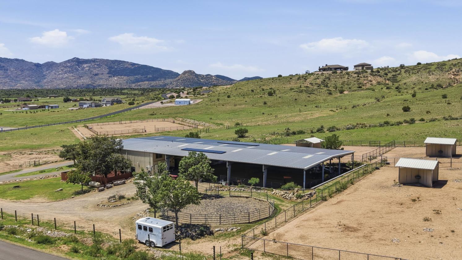 27 Acre Equestrian Dream Home w/ Views & Workshop - photo 8
