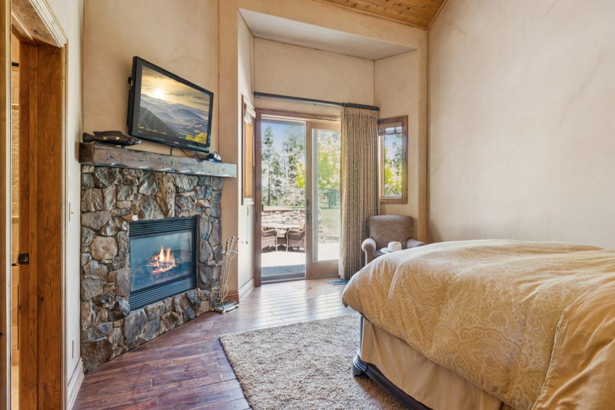 Luxury Equestrian Estate in the Mountains - photo 10