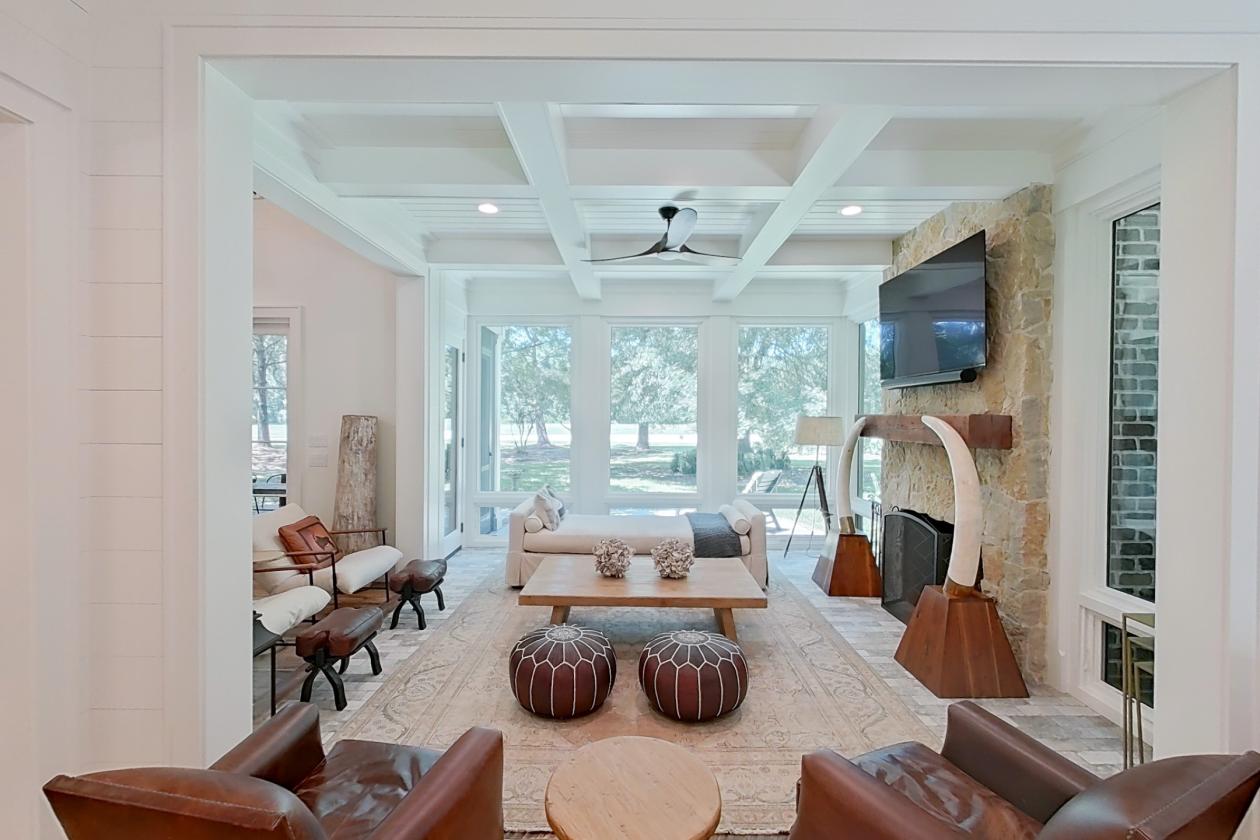 ONE-OF-A-KIND HOME IN EQUESTRIAN COMMUNITY - photo 6