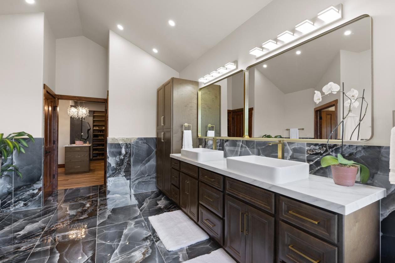 A Luxurious Equestrian Mountain View Estate! - photo 11