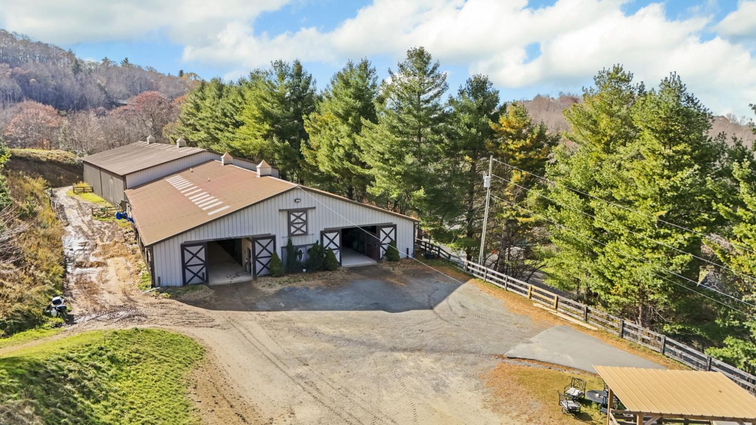 Yonahlossee Stables at Pine Hill - photo 2