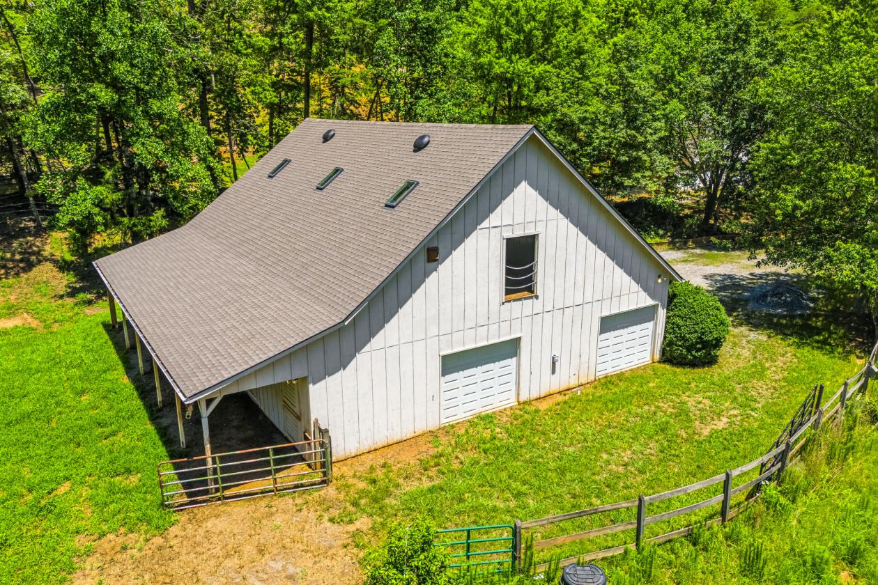 Equestrian estate with 40 acres - photo 5