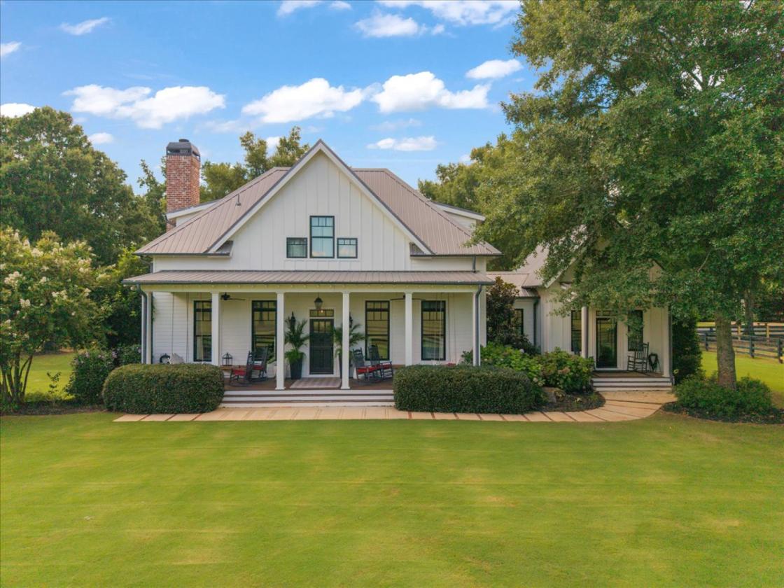 Luxury equestrian estate with 2 guest quarters - photo 2