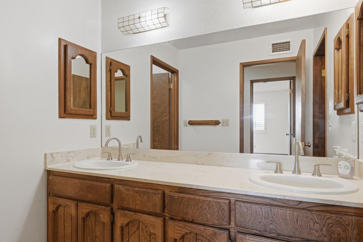 Private Ranch Style Home With Room for Horses - photo 18