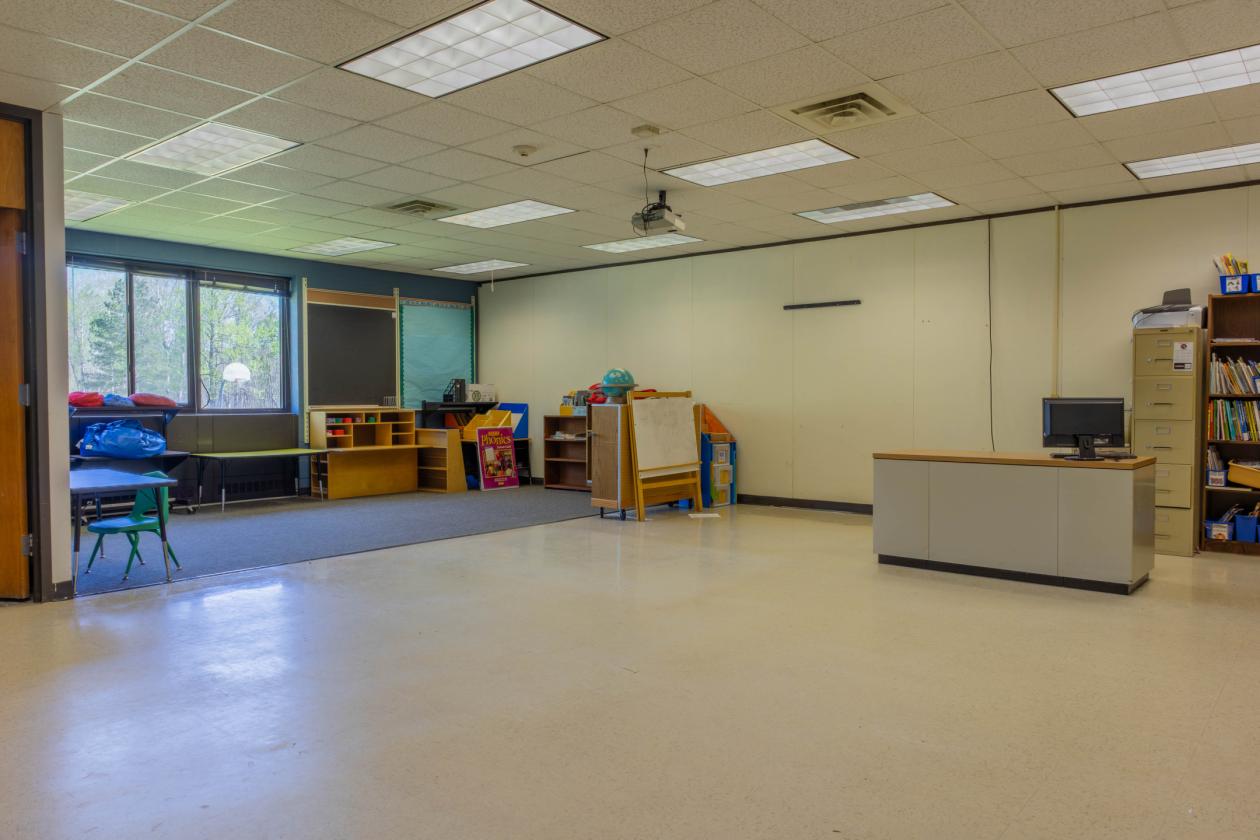 Covered Arena and Rural School on 49 Acres - photo 18