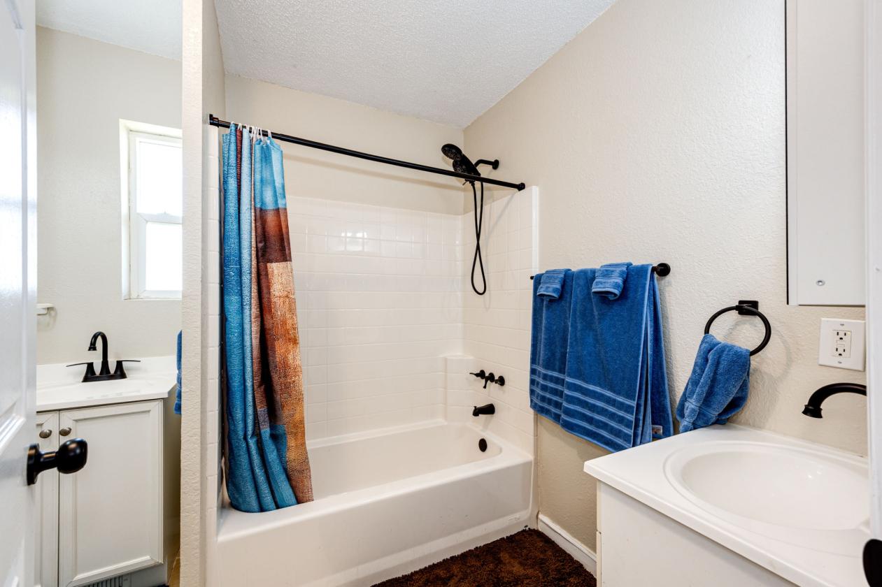 Horse Property & Multi-Generational living! - photo 11