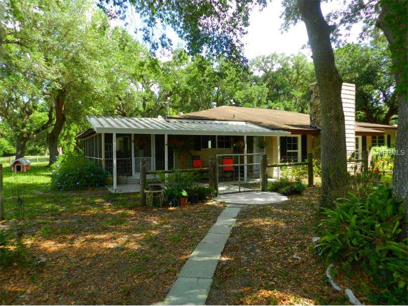 REDUCED! Country Estate on 10 Acres with Main House, Guest... Arcadia, Desoto County, Florida