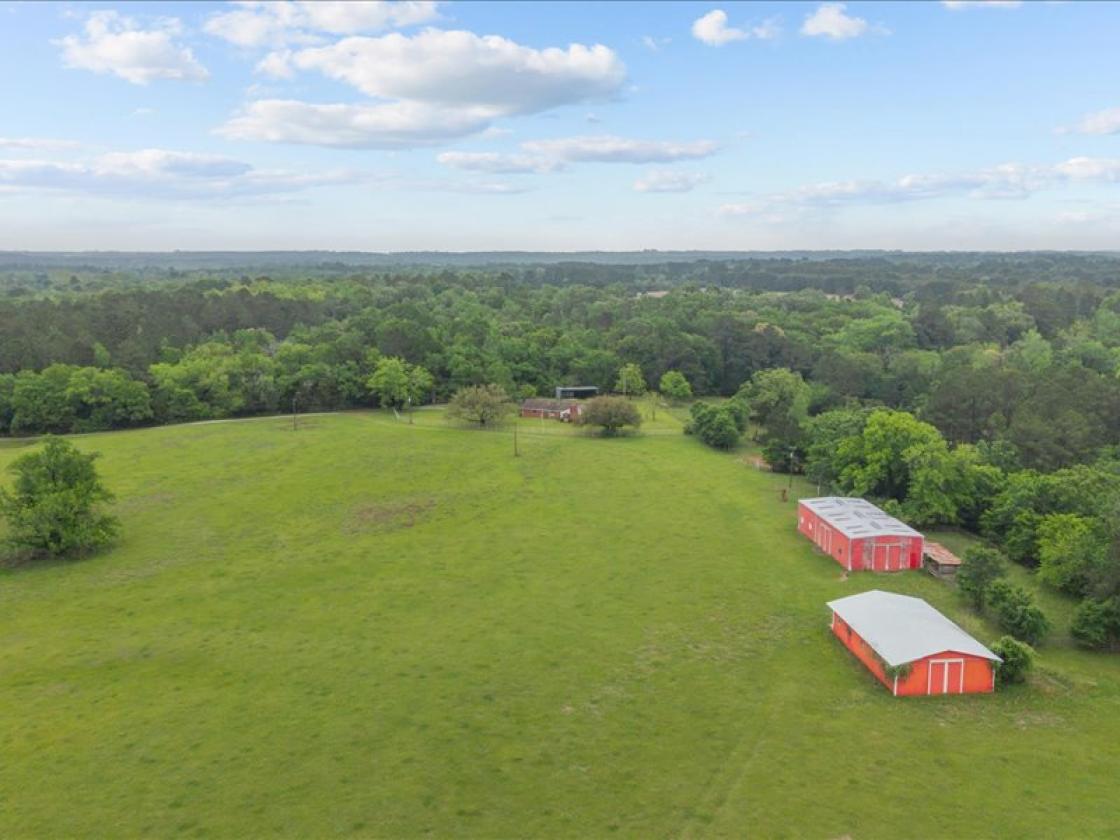 Horse property with breathtaking views - photo 26