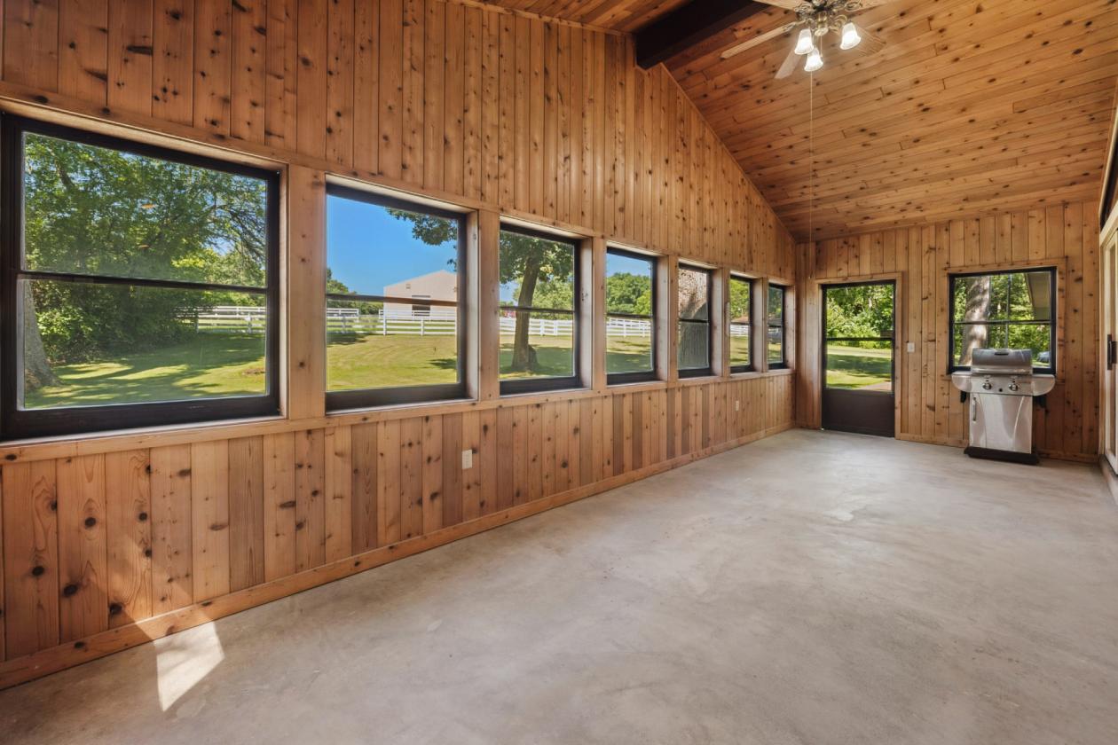 Equestrian Dream property- 10 acres, Indoor arena - photo 19