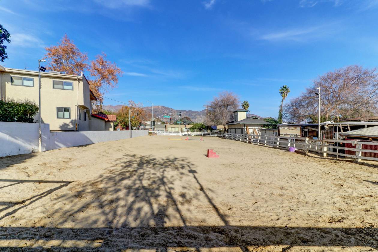 Boarding/Training Facility backing to the LA Equestrian Center