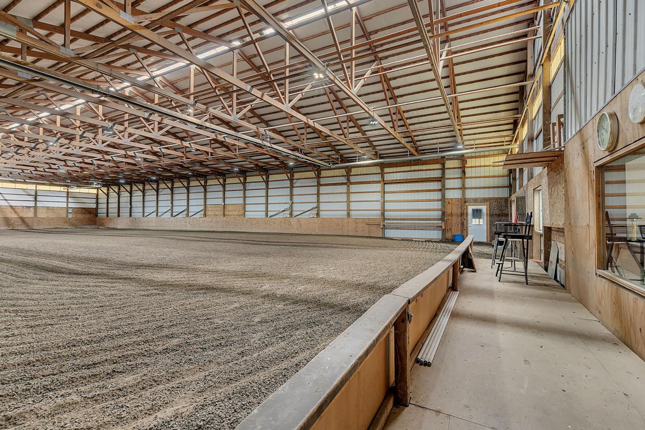 Luxury equestrian estate with a big arena - photo 20