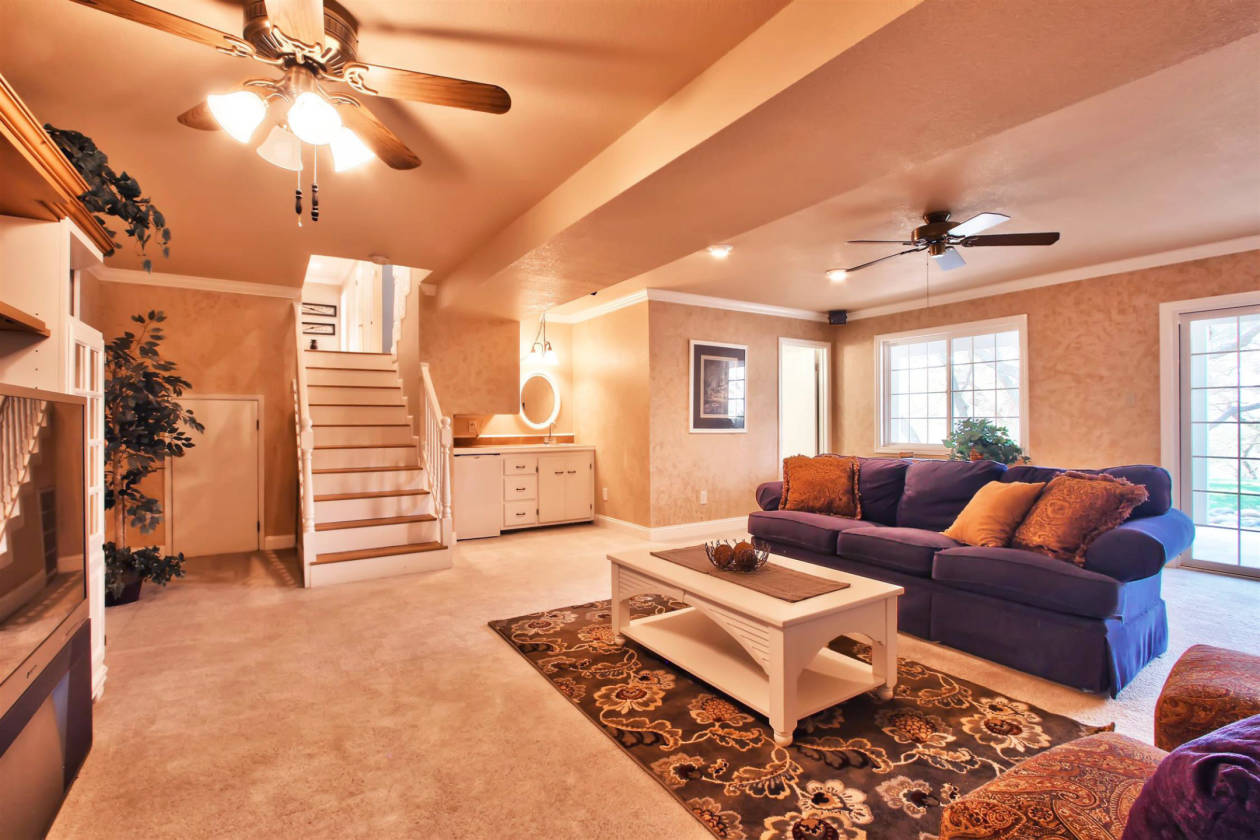 Beautiful Horse property with updated home and close to trails and town