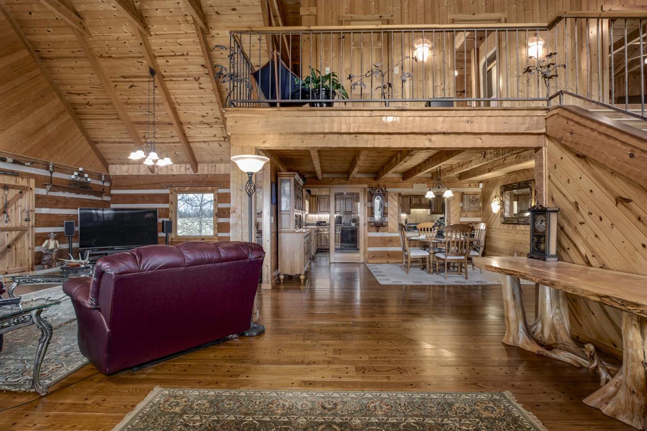 Beautiful log home on 33.95 acres - photo 8