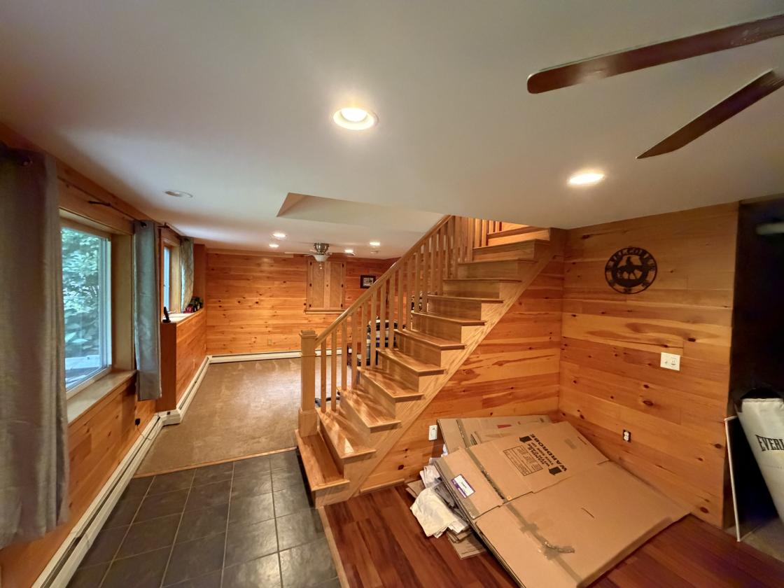 Country Retreat on 5 acres with stable - photo 8
