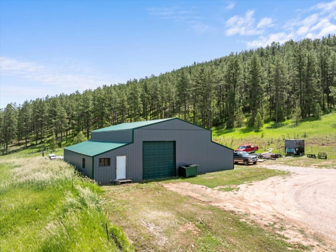 MOVE IN READY, 24+ ACRES, FULLY FENCED - photo 4