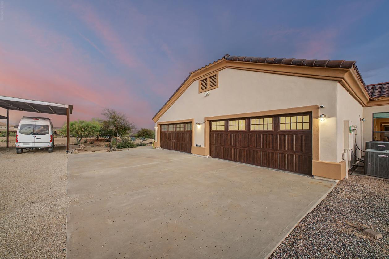 2.5 ACRES w/ CUSTOM HOME - JUST NEEDS HORSE SET-UP - photo 25