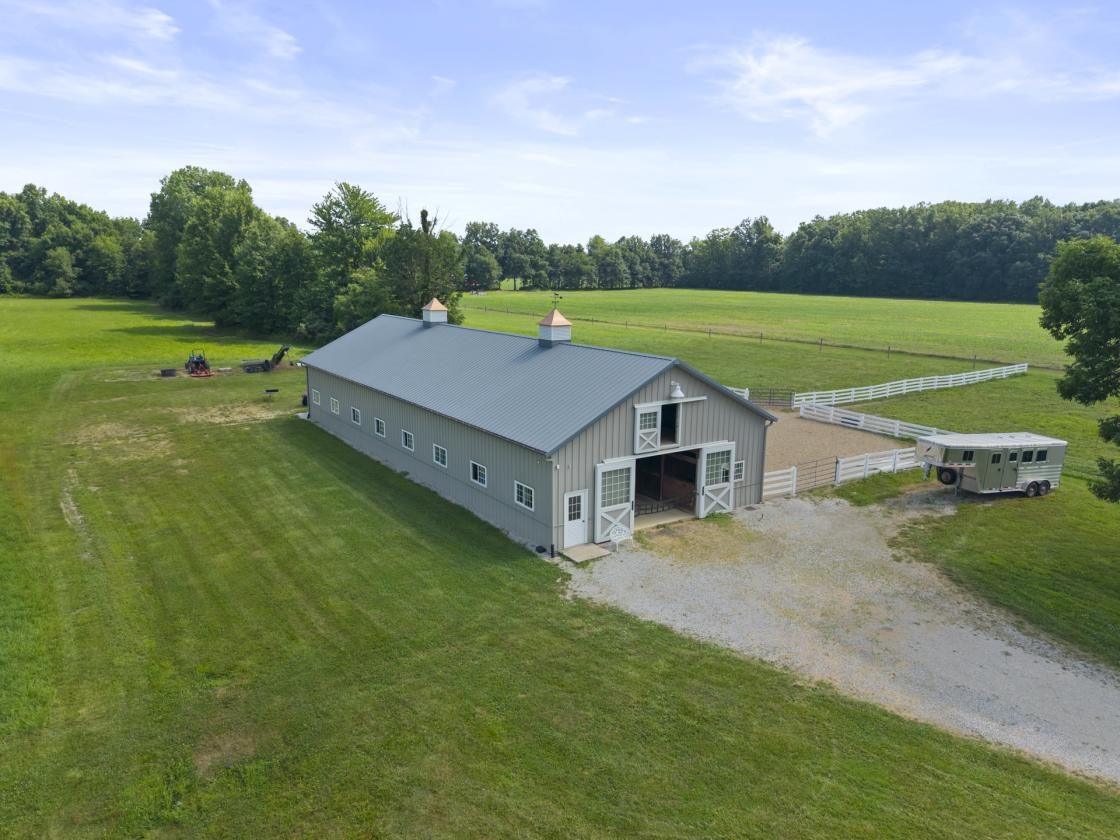 Luxurious Equine Property 27.9 acres Big New Barn - photo 4
