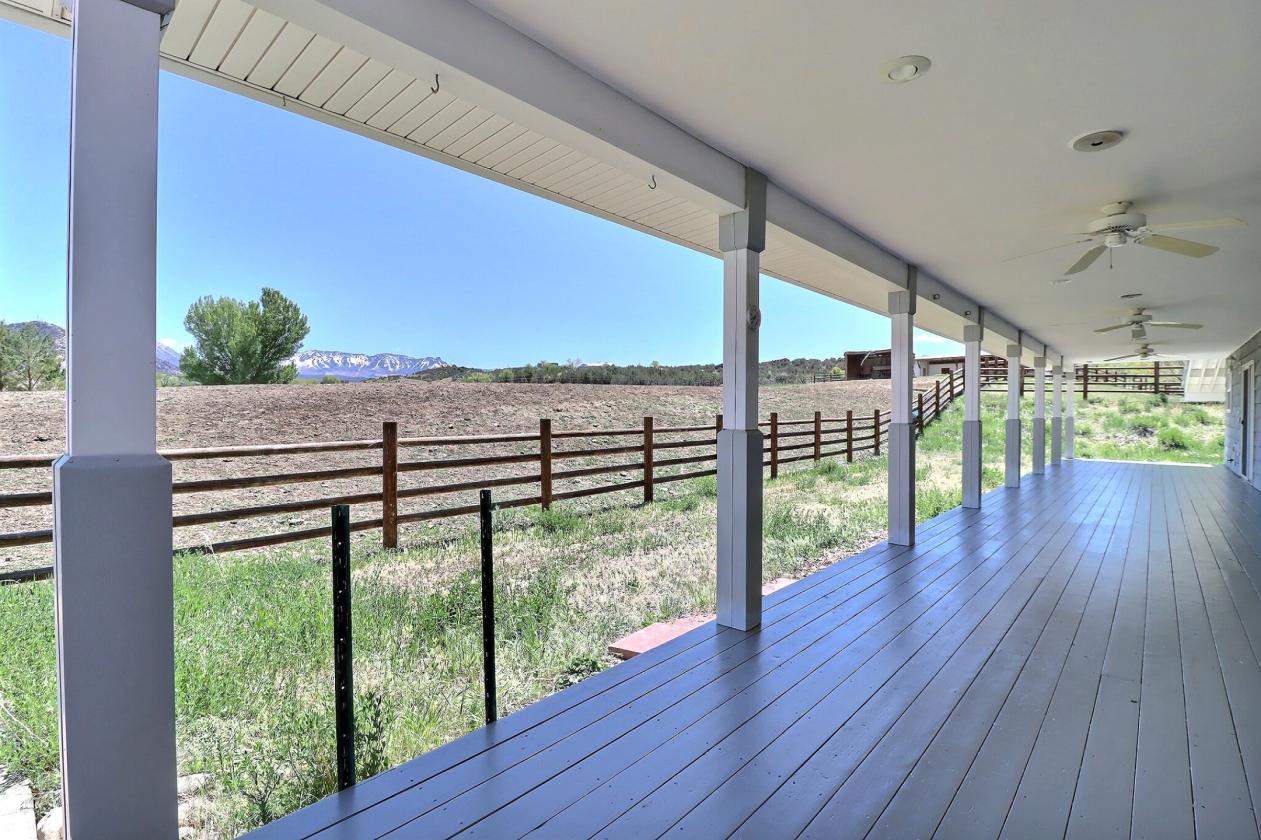 Beautiful Horse Property on 5.37 Acres - photo 21