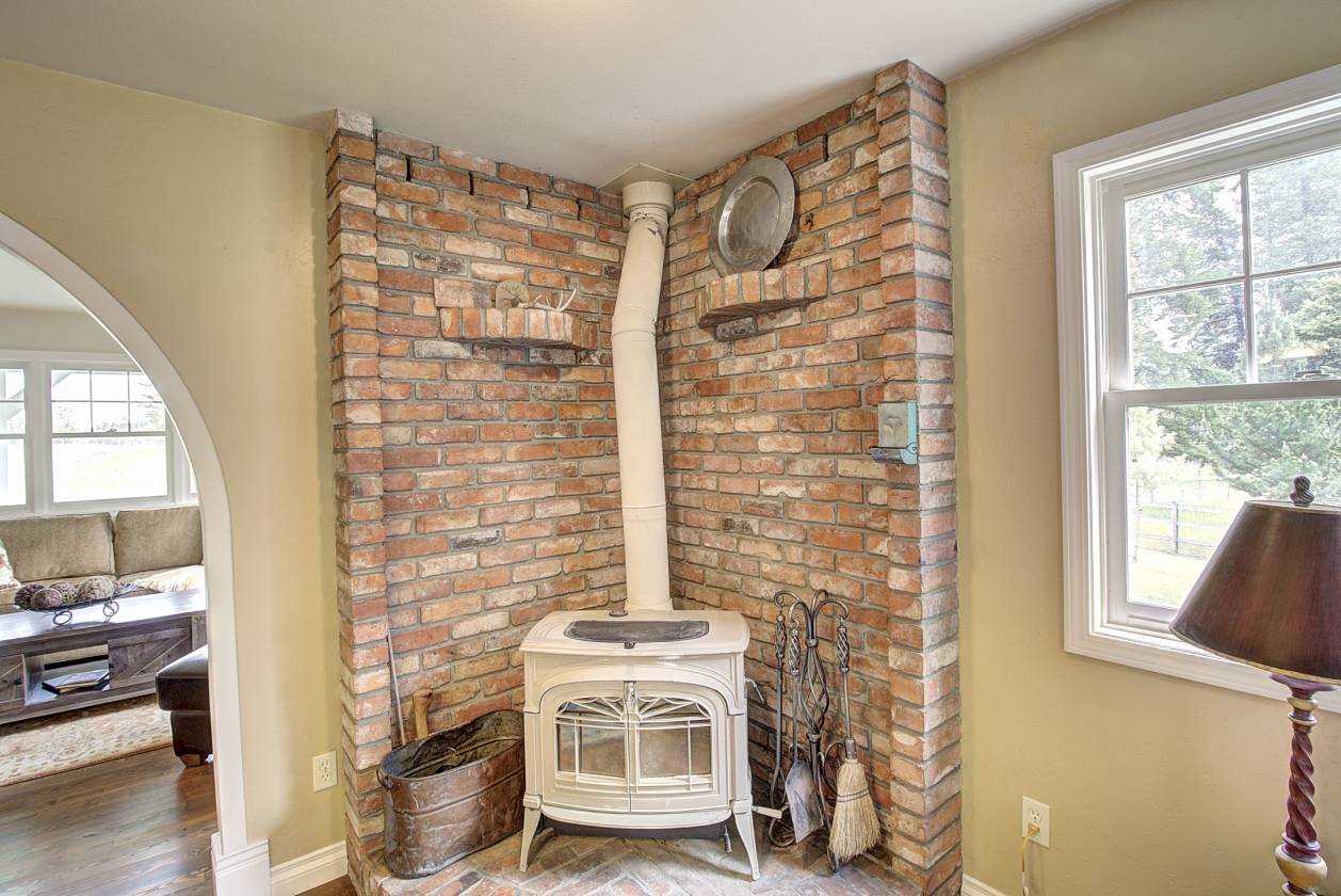 Beautiful Horse Property on 8 Private Acres with 1000ft of