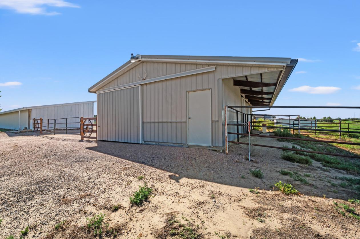 Excaliber Ranch: A Hillside Haven of Legacy and Land - photo 11