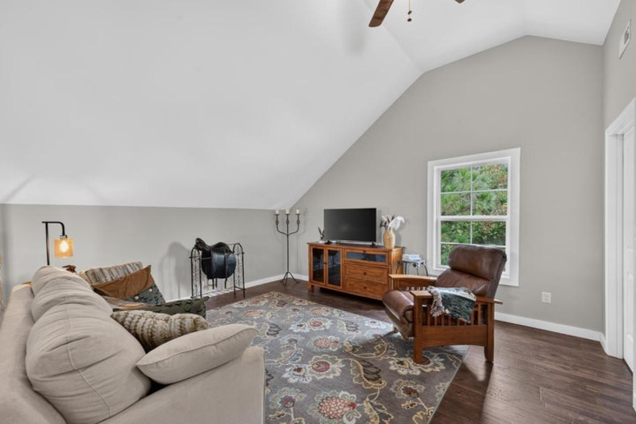Custom Cottage on 10 Acres in Horse Country - photo 25
